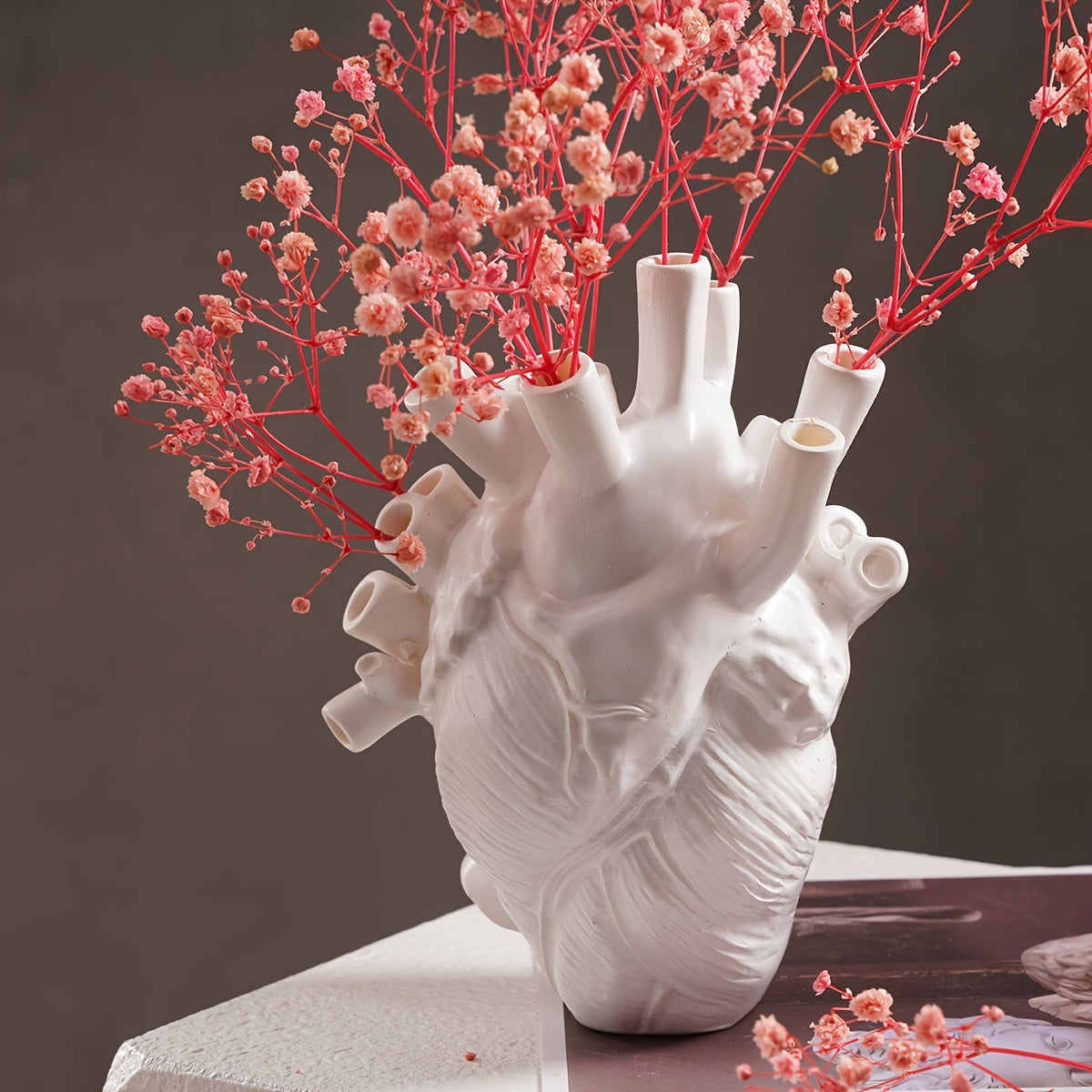 1pc Creative Heart Vase - Resin Decorative Bottle Dried Flower Container - Halloween Thanksgiving Christmas Decor - Indoor Ornament - for Home Decor Lovers